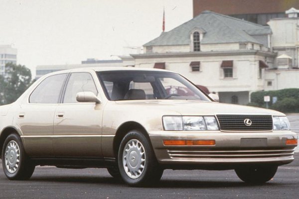 Всъщност дотолкова може да се разчита, че е един от съвсем малкото автомобилни двигатели, които щатската авиационна администрация разрешава за употреба и в самолети. 
Първоначално се вгражда в луксозния Lexus LS400, а след това - и в други модели на Toyota. Въпреки приличните си 256 коня той се усеща леко муден спрямо конкурентите, но пък работи гладко и, което е по-важно, без да спира. 

Произвеждан: 1989 - 2004
Работен обем: 3 968 куб. см
Мощност: 256 - 305 к.с.